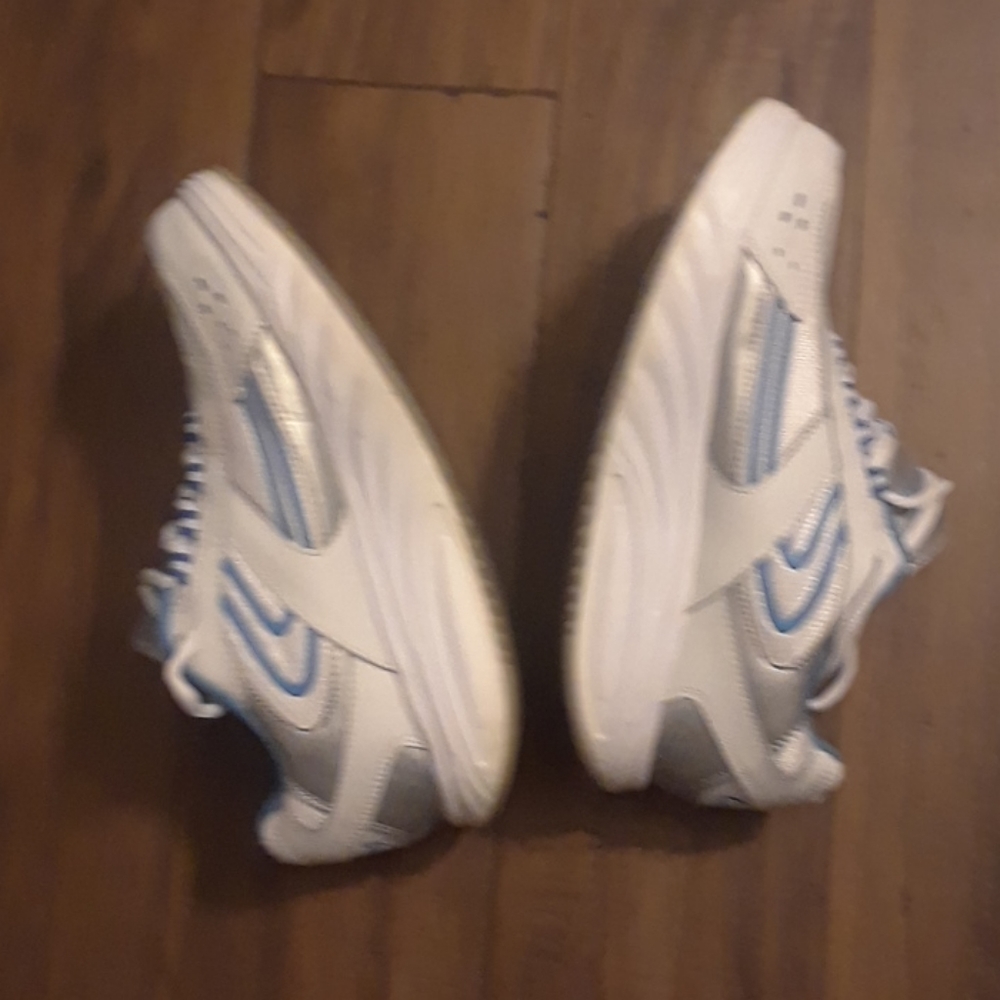 Sneakers (athletic gym for women)